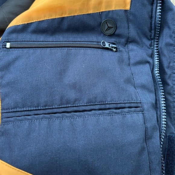 Tundra Canada Heavyweight Winter Jacket - Picture 13 of 15